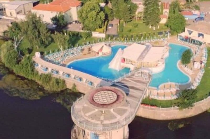 Source chaude de Korali avec transferts privés