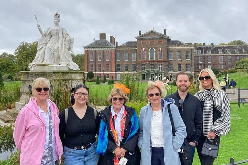 VIP Kensington Palace Gardens Tour & Royal Tea Crown Experience