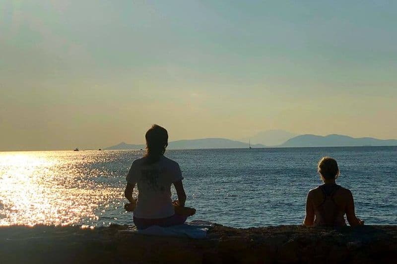 Yoga privé au coucher du soleil de 4 heures à Bo Bay