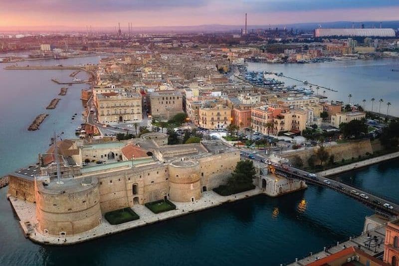 Visite à pied de Tarente avec guide audio et écrit par un local