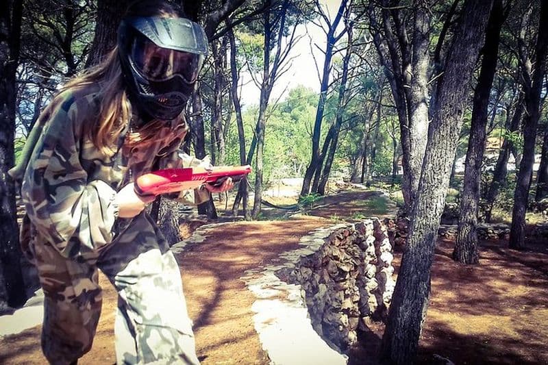 Aventure privée de paintball d'une heure dans le parc Hvar Jelsa