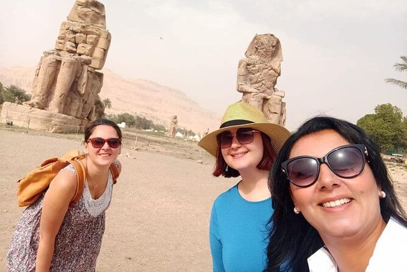 visite privée des rives est et ouest de Louxor depuis le Caire en avion avec bateau à moteur