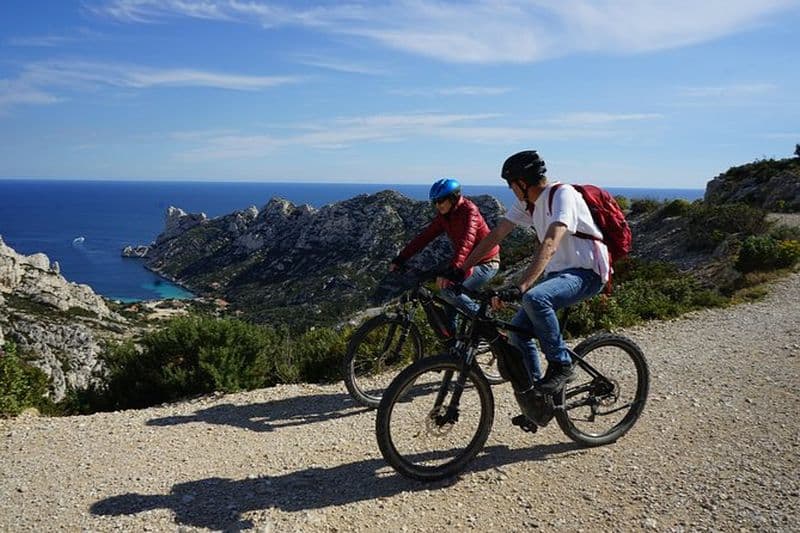 Visite en vélo électrique de la calanque de Sormiou dans le Parc National au départ de Marseille
