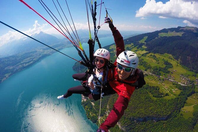 Visite guidée d'une journée à Interlaken avec vol en parapente