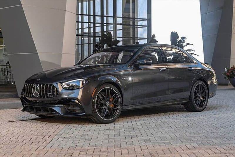 Arrivée Transfert Privé Aéroport Séville SVQ à Séville en Sedan