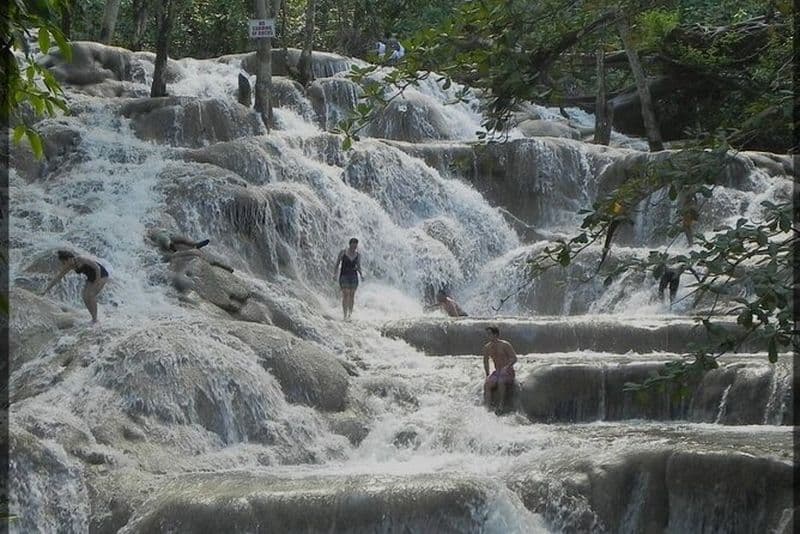 Dunns River Falls et Zipline Adventure au départ de Kingston