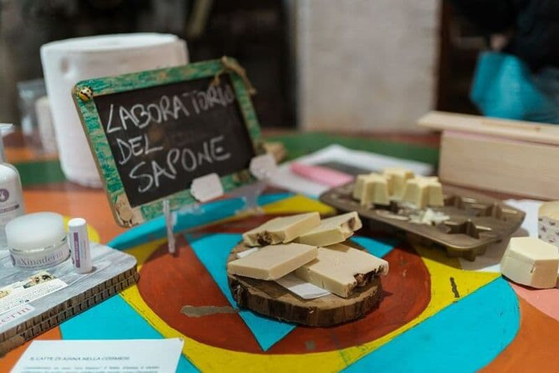 Atelier de savon au lait d'ânesse à Laterza avec transfert de Matera