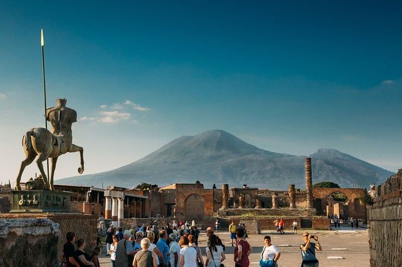 Explorez Pompéi et randonnée Vésuve : Excursion d'une journée au départ de Naples ou Pompéi