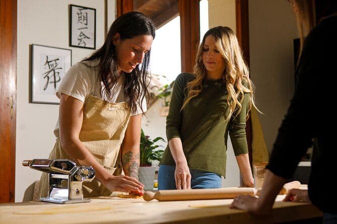 Pâtes, truffe et vin : cours pratique dans une ville médiévale