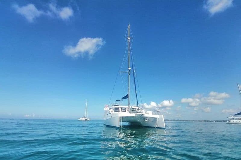 Croisière au coucher du soleil dans la ville portuaire de Colombo