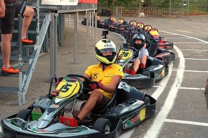 Cours d'entraînement de karting et de course professionnelle à Milan