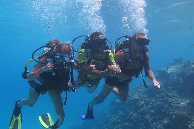 Excursion d'une journée complète de plongée en apnée à l'île Utopia au départ d'Hurghada