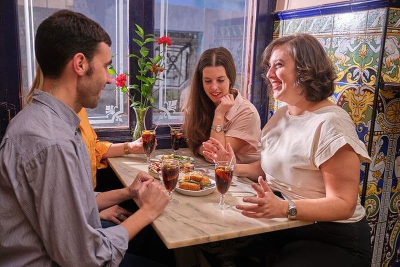De Tapas à Malasaña : visite du vin et des tapas en soirée