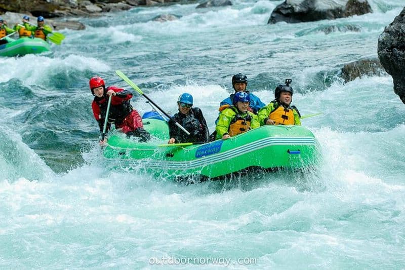 Rafting en eaux vives dans la vallée de Raundal