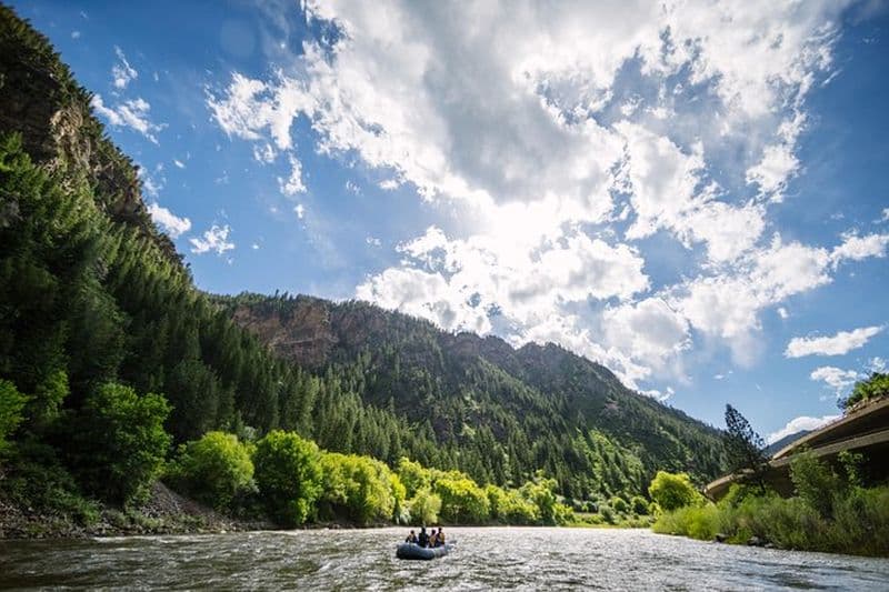 Flottant d'une demi-journée au canyon pittoresque