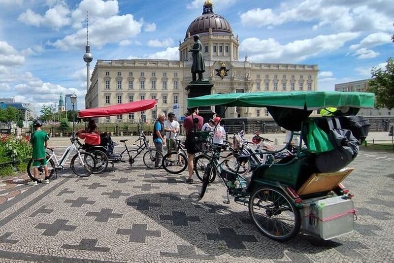 Daily First Rickshaw 3,5 Hrs PP 90 € Guide Partagé Chauffeur Privé