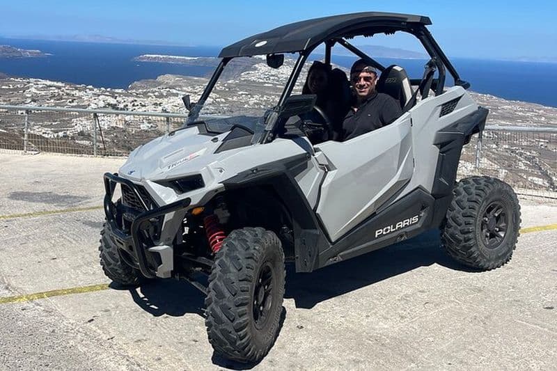 Visite des points forts du Polaris Buggy à Santorin