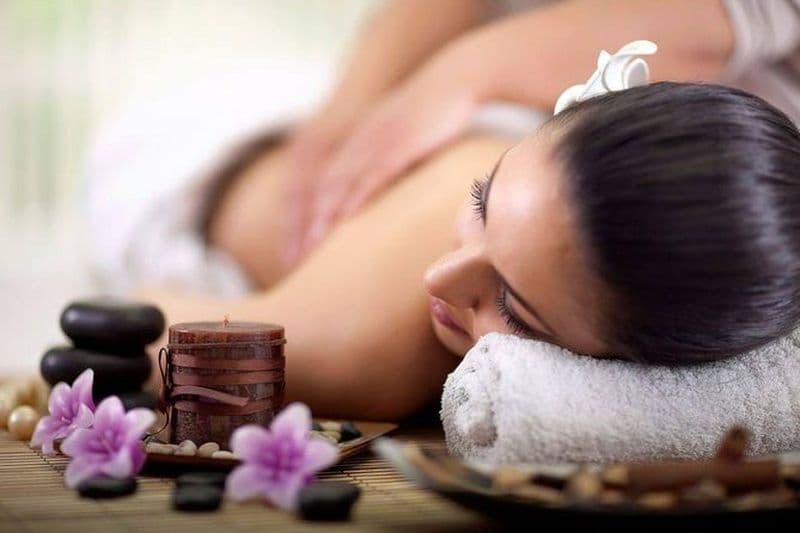 Massage relaxant complet du corps de 120 minutes + Massage de la tête + Massage des pieds pour les couples