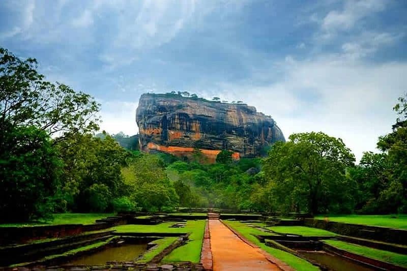 Excursion d'une journée à Sigiriya Lion Rock et Golden Cave Temple