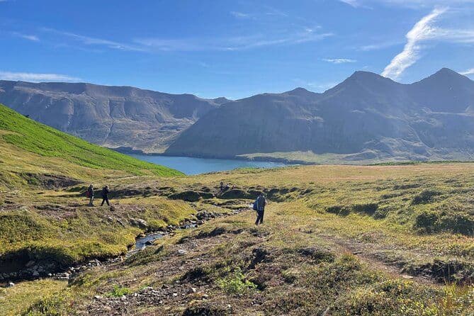 Gardes-avalanches et randonnée au Hvanneyrarskál