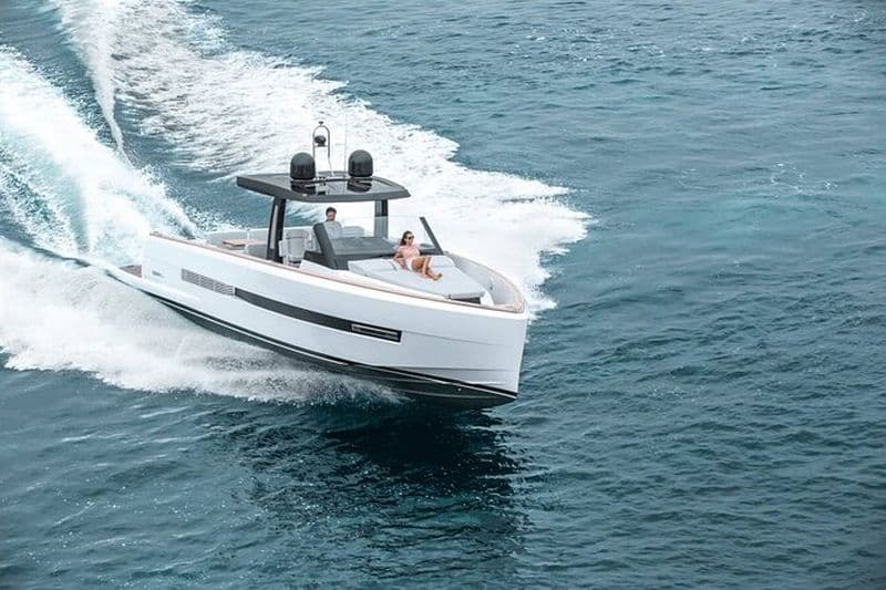 Croisière au coucher du soleil sur un yacht de luxe privé à Santorin