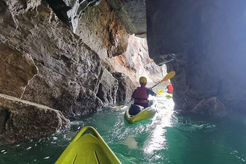 Sortie guidée en kayak à la découverte des secrets du littoral de Tenby