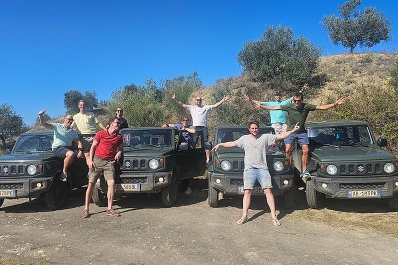 Conduire un 4x4 tout terrain dans les vallées de Tirana