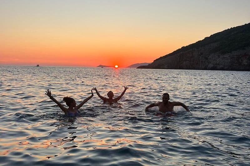 Excursion en bateau à moteur Azure Paradise Kotor Bay et Blue Cave