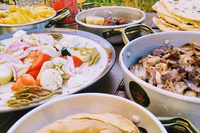 Cours de cuisine grecque à Athènes : gyros au pita à partir de zéro avec un local