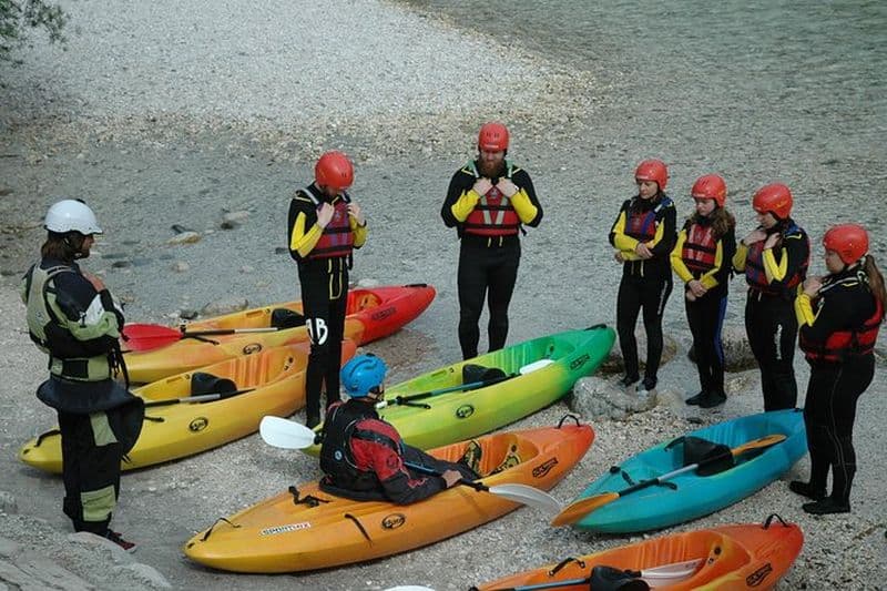 Excursion guidée en kayak assis sur la rivière Soca
