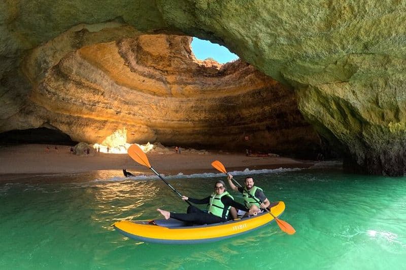 Expérience de kayak en petit groupe dans la grotte de Benagil avec photos 4K