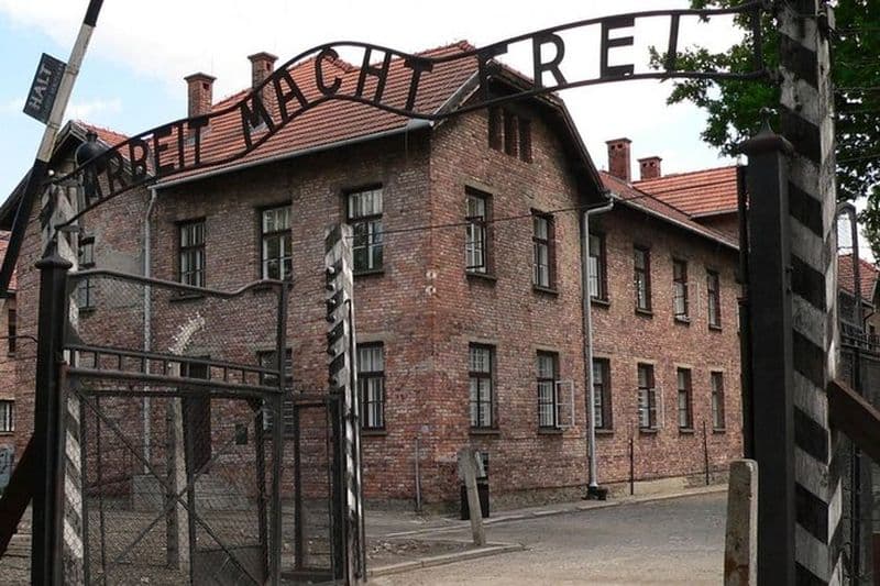 Visite d'Auschwitz-Birkenau au départ de Warszawa avec chauffeur privé