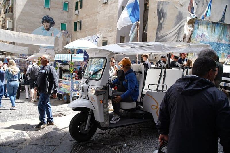 Tour en Tuk Tuk sur les traces de Maradona à Naples