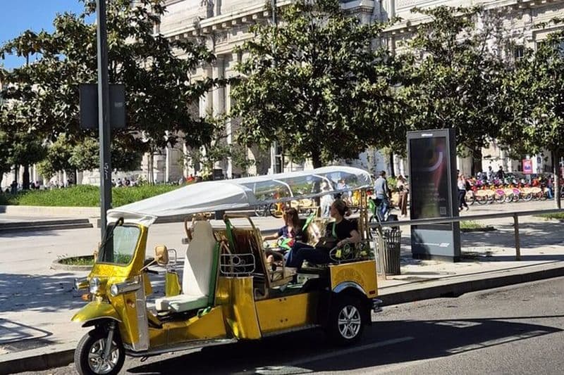 Milano Tuk Tuk Tour Hôtel Pick-up comprenant le billet pour Domo