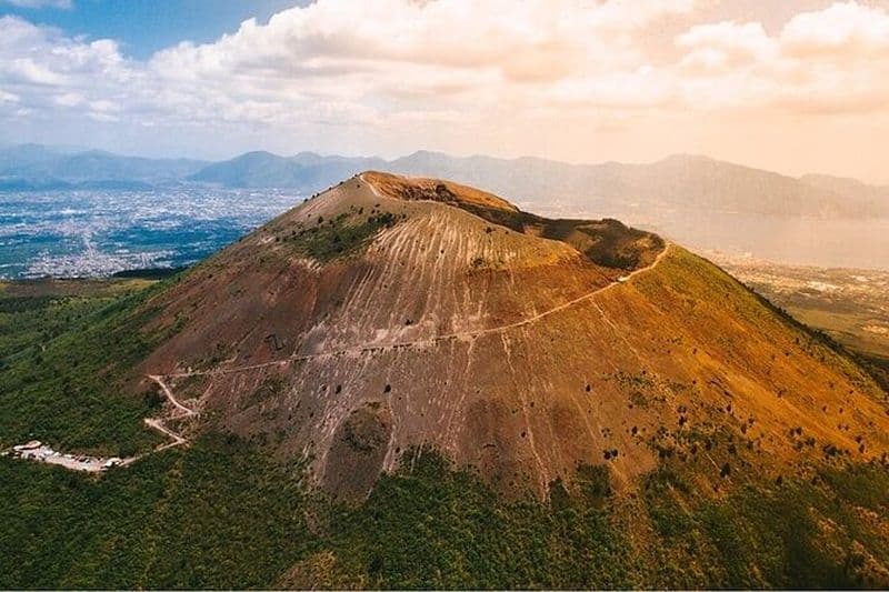 Demi-journée de route du Vésuve et randonnée au sommet de Naples avec déjeuner