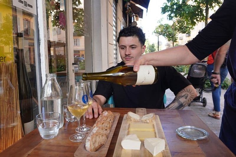 Dégustation Niçoise avec 2 Vins 2 Fromages et 2 Charcuteries