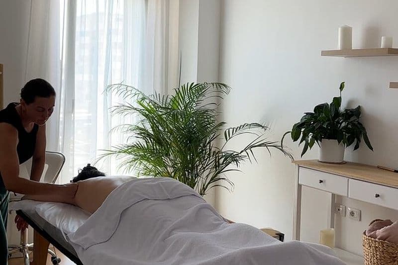 Massage de guérison avec pierres et tasses à Durres