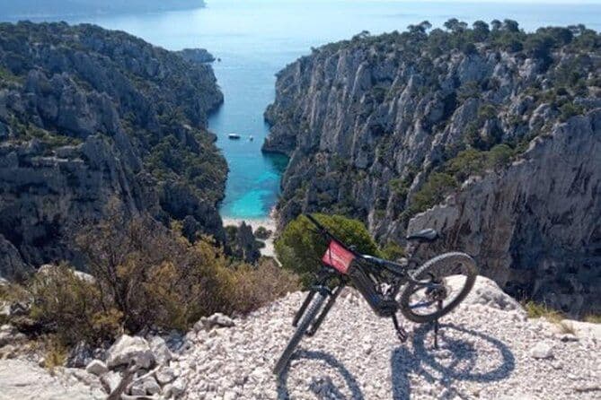 Cassis : excursion dans trois calanques à VTT électrique