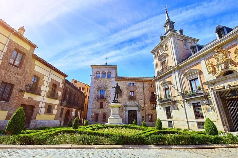 Visite privée à pied de Madrid de los Austrias avec bière ou vin