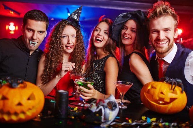 Fête d'Halloween d'une journée dans la citadelle médiévale de Sighisoara