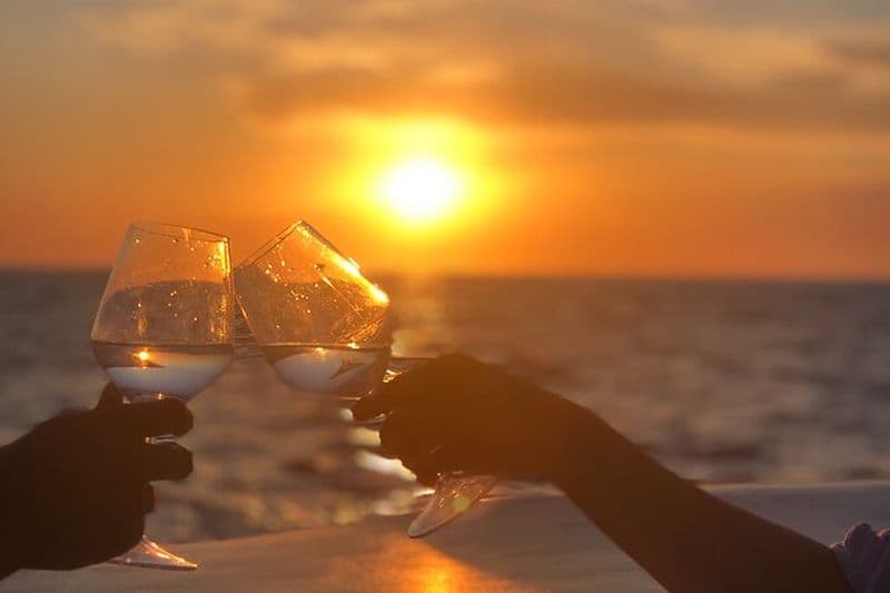 Charte Magi : Location de bateau à moteur privé au coucher du soleil à Ibiza