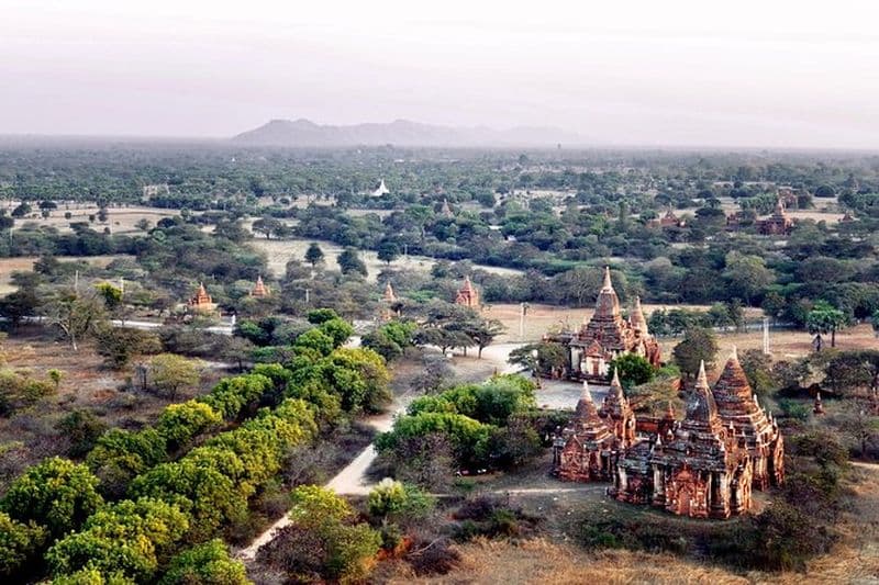 Excursion à vélo dans le vieux Bagan - Demi-journée (guide inclus)