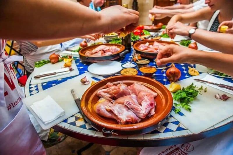 Cours de cuisine marocaine et visite du marché de Fès et repas