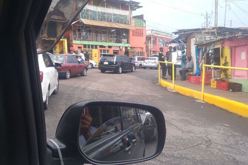 Randonnée dans les montagnes bleues.