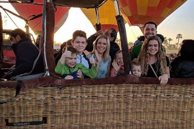 Profitez de la nuit en vol du Caire à Louxor en montgolfière