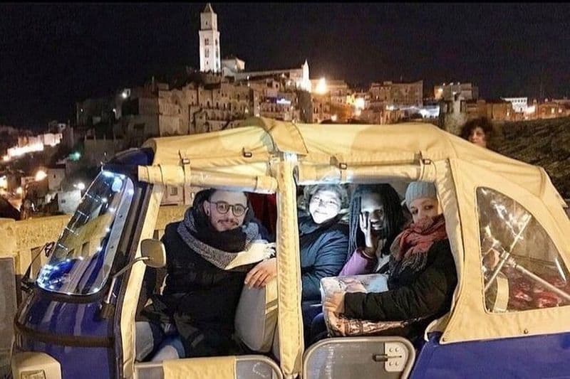 Visite nocturne privée des Sassi en tuk tuk