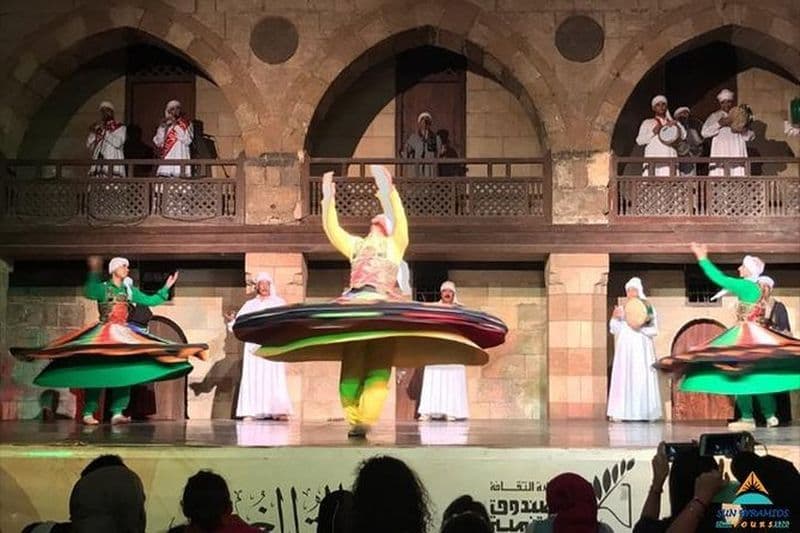 Al Tannoura Troupe de danse du patrimoine égyptien Le Caire