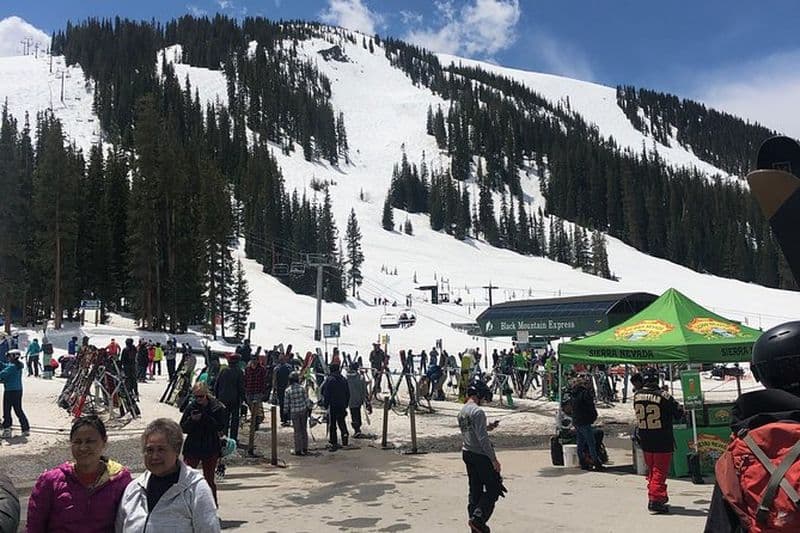 Plaisirs d'hiver - Transport privé vers les zones de ski, de motoneige et de traîneau à chiens.
