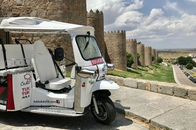 Visite guidée en tuktuk avec arrêts et dépose à Ávila