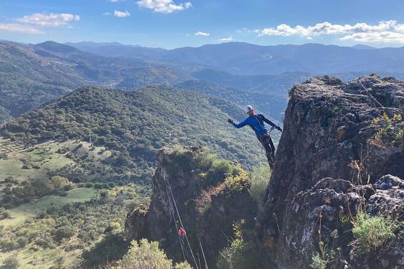 Aventure guidée via ferrata à Atajate